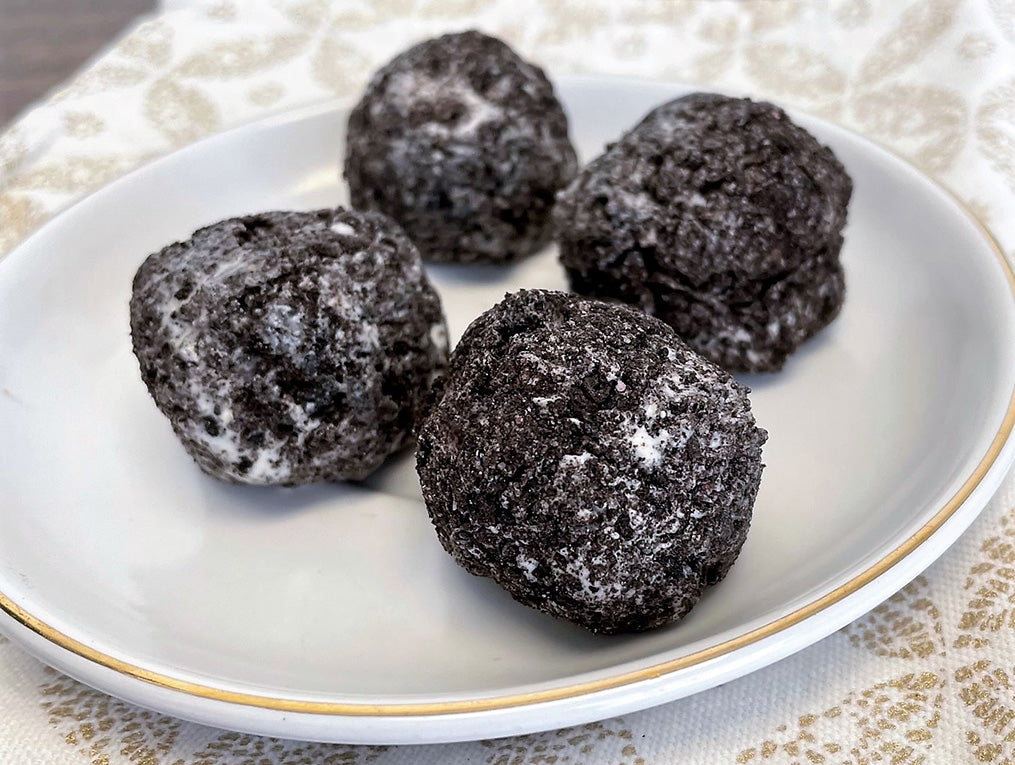 Oreo Cheesecake Truffles – Medallion Milk